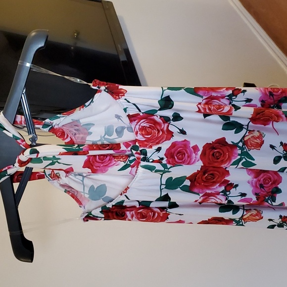 Halter style maxi dress one size floral off white, pink green. S1 - Picture 4 of 5